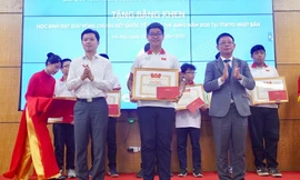 Mẹ của nam sinh Huy chương Vàng AIMO chia sẻ bí quyết dạy con giỏi Toán