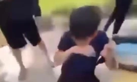 Học sinh bị bắt quỳ, liếm biển số xe máy: Kỷ luật chưa nghiêm để răn đe ‘anh chị đại’ 