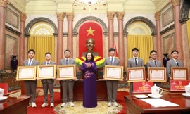 19 học sinh vinh dự nhận Huân chương Lao động