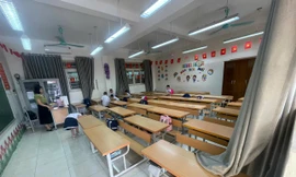 Phát hiện thịt ôi, trứng bốc mùi: Phụ huynh đồng loạt cho con nghỉ học