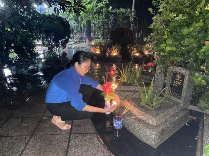 Thanh Nga tham gia hoạt động về nguồn Ngày Thương binh liệt sĩ. z6791491849072-e5a51c41cc9c658d14d64e089f36d961.jpg