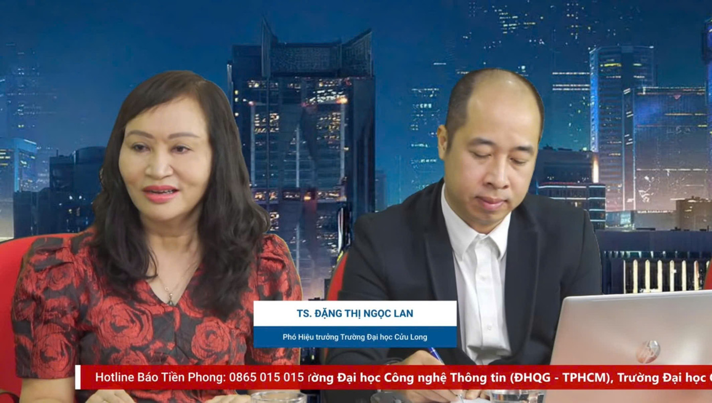 TS Đặng Thị Ngọc Lan (trái). z6838844249481-be190eb607190d576413a4a9bb19eb4a.jpg