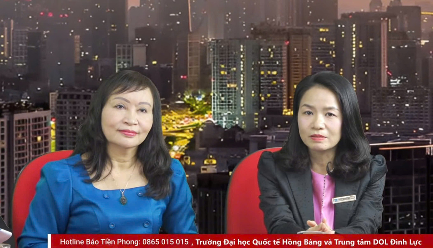 TS Đặng Thị Ngọc Lan (trái) tại chương trình. z6845475753341-ed8843116db40718294f3a75ed2ec142.jpg