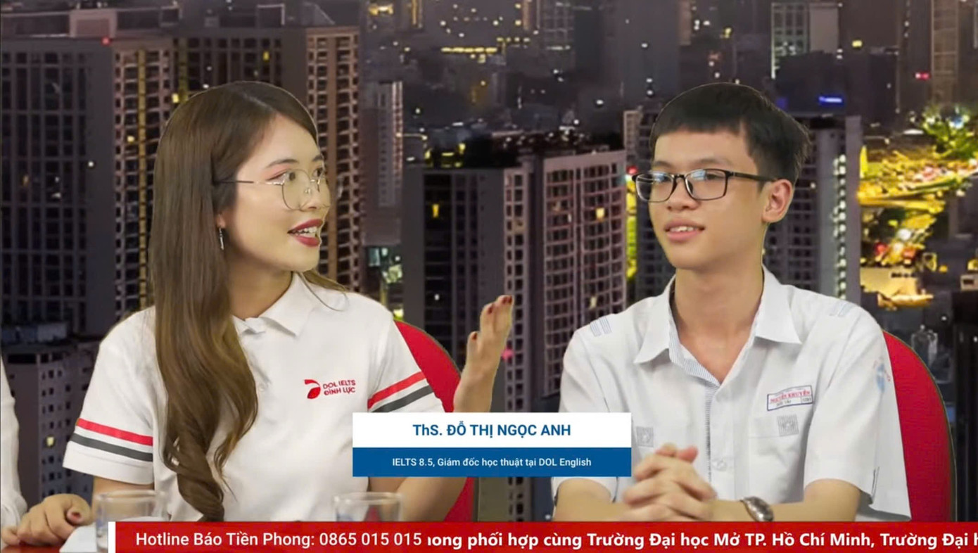 ThS Đỗ Thị Ngọc Anh (bên trái) tại chương trình. z6845475782113-a7d47ac0ca4a8f3c3891789f8c64b5c0.jpg
