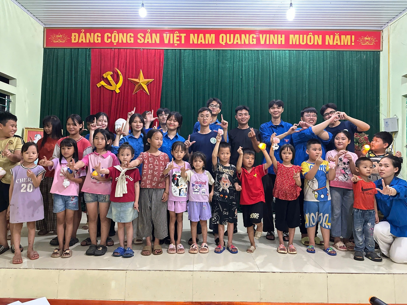 Tập thể Ban tổ chức chiến dịch 'Hè Xanh 2025'. (Ảnh: BTC) z6853995584297-4e4db8ec5aa771f51a8b6c208e63409e.jpg