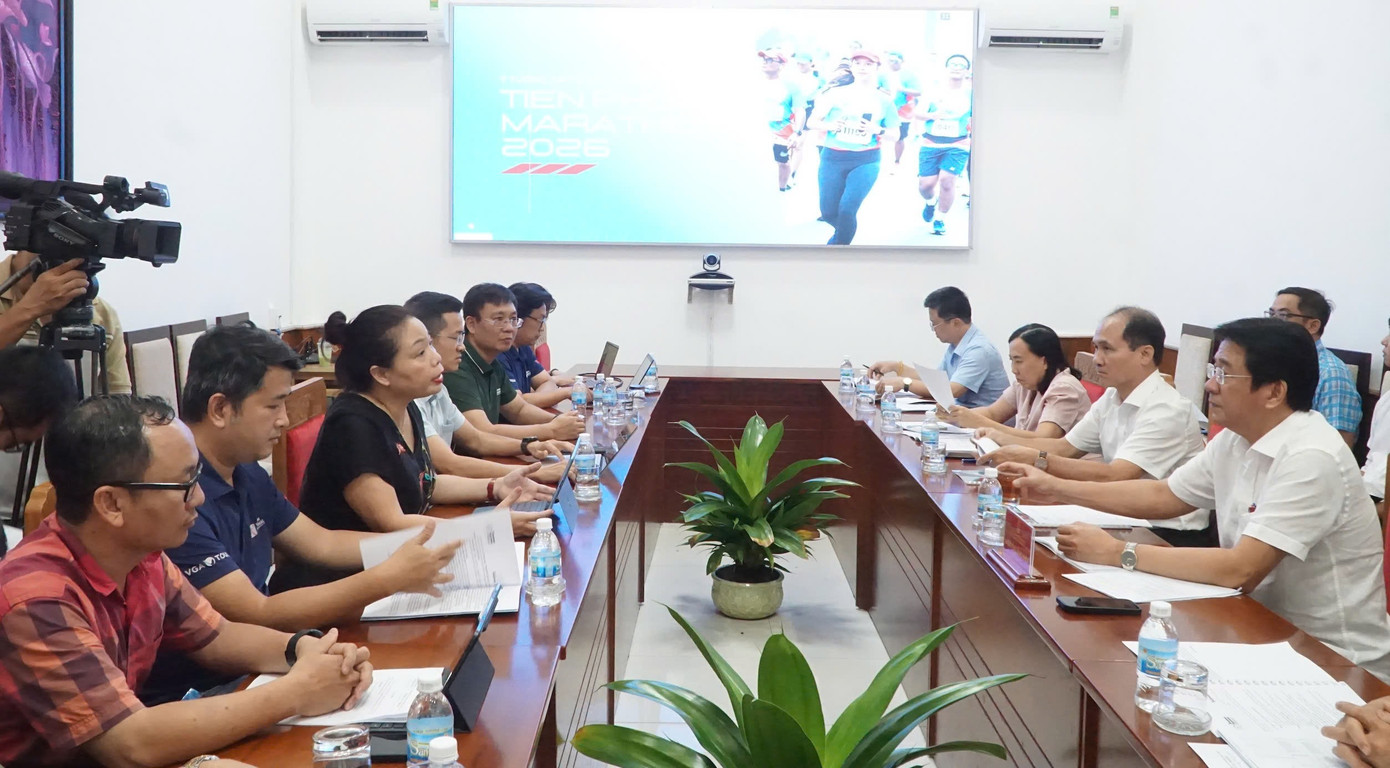 គណៈកម្មាធិការប្រជាជនខេត្ត Khanh Hoa ធ្វើការជាមួយកាសែត Tien Phong។ z7187404205084-b58d93f6ae26f03d2a2d6dd33db2e088.jpg