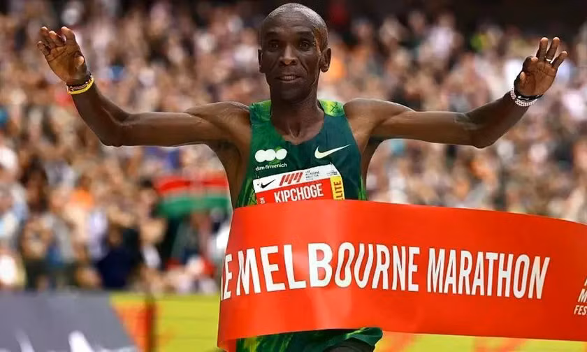 Kipchoge phá kỷ lục đường chạy Melbourne Marathon ở tuổi 41