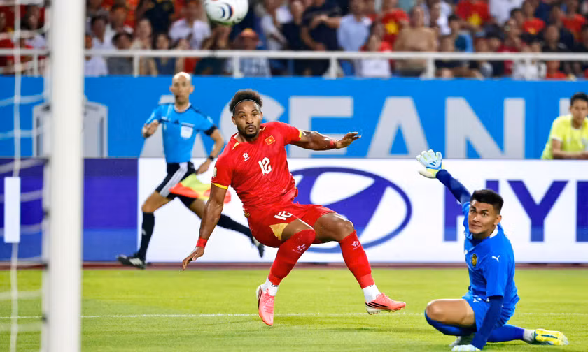 Nguyễn Xuân Son ghi 2 bàn, đội tuyển Việt Nam vào chung kết ASEAN Cup 2026