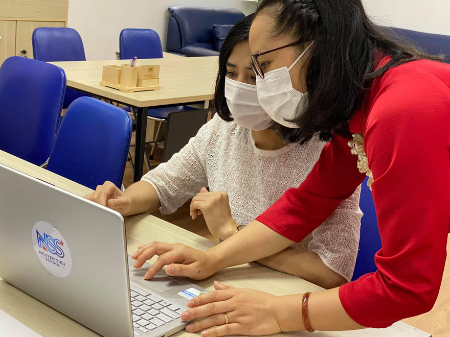 Phụ huynh được hướng dẫn đăng ký tuyển sinh đầu cấp trực tuyến. 