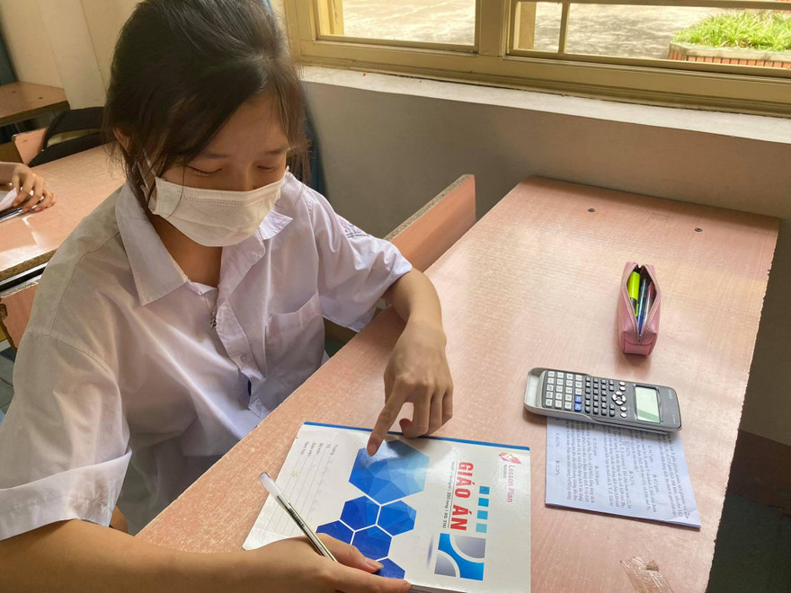 Vì sao Lịch sử và Tiếng Anh có độ vênh điểm thi và học bạ cao nhất?