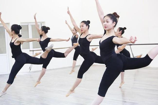 Trước đó, phụ huynh học sinh đã "kêu cứu" việc trường quên cấp bằng cho học sinh. 