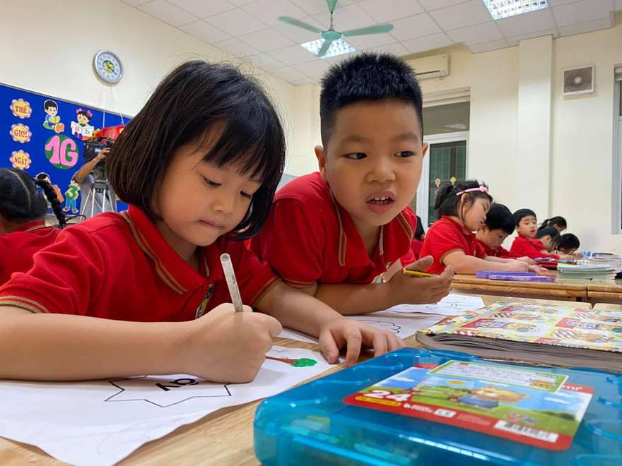 Không nên dạy trực tuyến 2 buổi/ ngày đối với học sinh lớp 1.