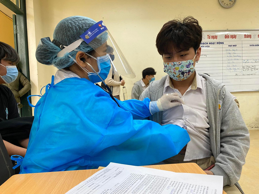 Nhiều trường THPT Hà Nội xin lùi thời gian cho học sinh tới trường.