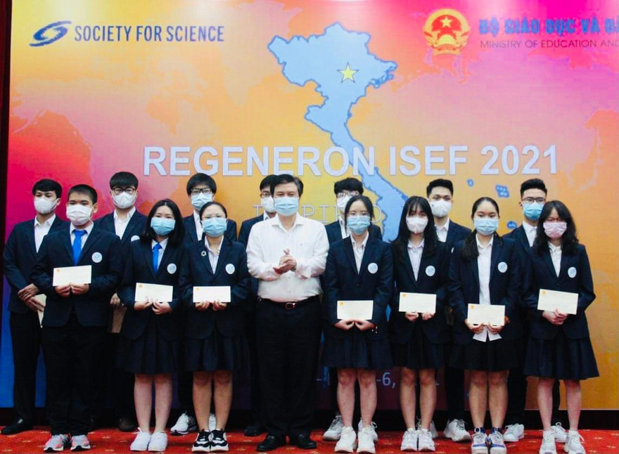 Học sinh dự thi giành giải thưởng.