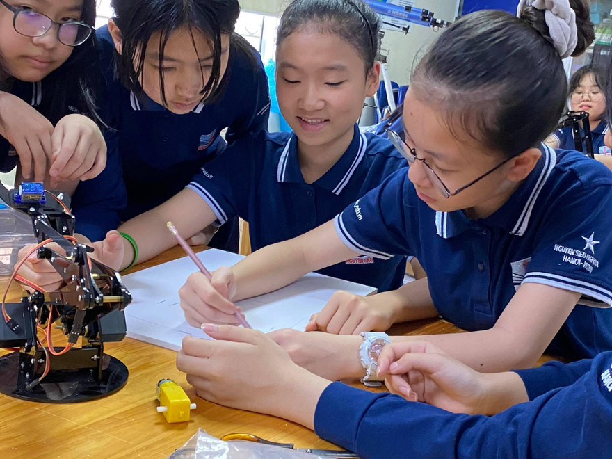 Hà Nội đề xuất các phương án cho học sinh sớm quay lại trường học. 