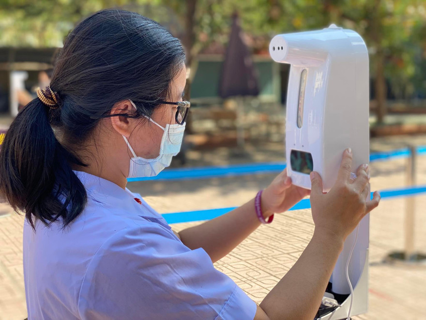 Trường THPT tất bật chuẩn bị đón học sinh đi học trở lại. 