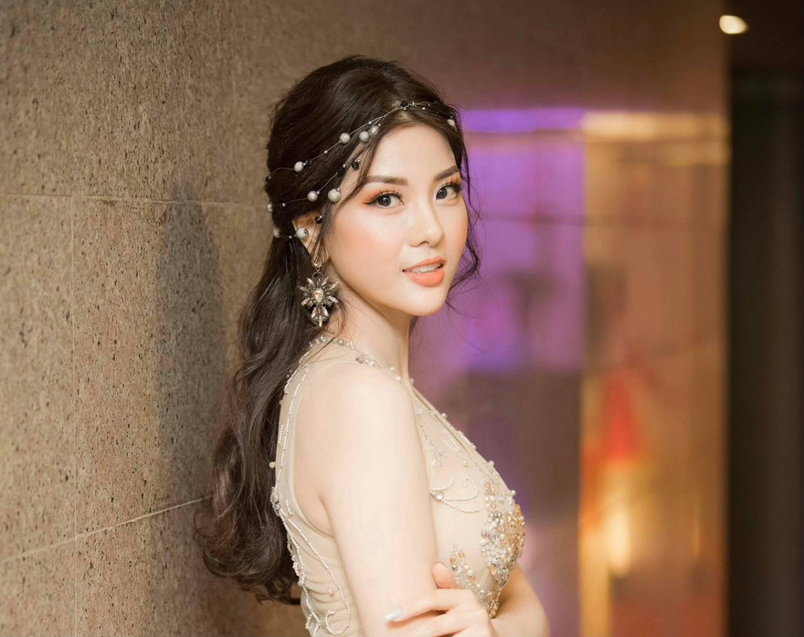 Hot mum Minh Phương – Nữ hoàng Bikini 2018.