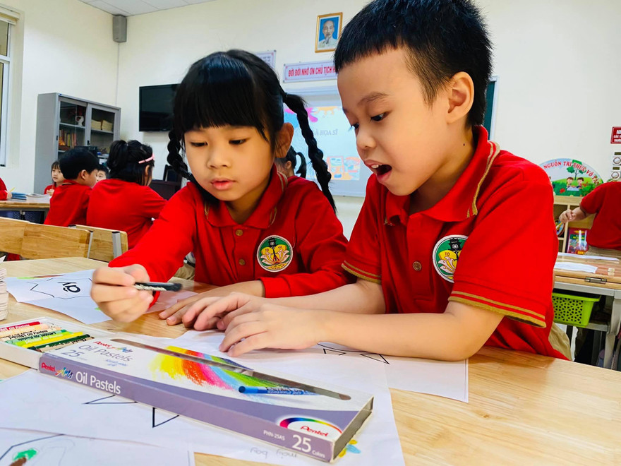 1 giáo viên Hải Phòng mắc COVID-19, học sinh được thông bảo khẩn nghỉ học trong đêm.