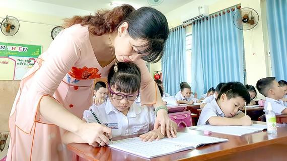 Bộ GD&ĐT yêu cầu không phát sinh thêm hồ sơ, sổ sách gây quá tải cho giáo viên.