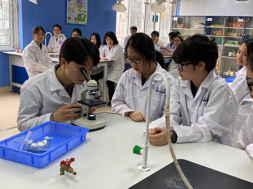 Dạy học tích hợp: Giáo viên vừa ra trường đã lo... đào tạo lại