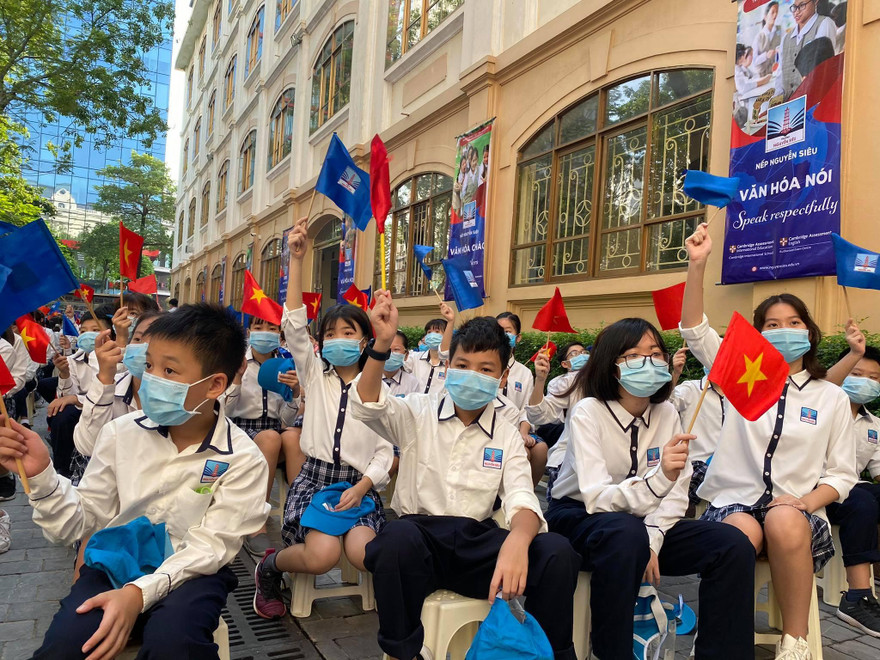 Nhiều học sinh chưa có sách giáo khoa, đồng phục cho năm học mới.