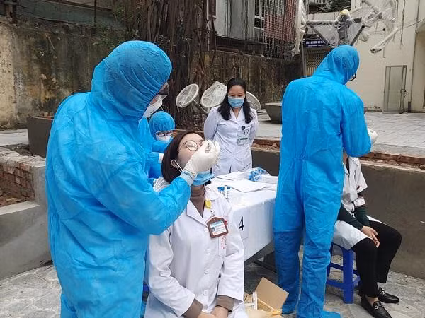 Hưng Yên: 2 trường hợp mắc COVID-19 liên quan bệnh nhân ở Hà Nam