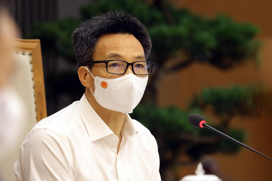 Phó Thủ tướng Vũ Đức Đam chủ trì cuộc họp trực tuyến với Bắc Ninh và Bắc Giang chiều tối 27/5. Ảnh: Đ.N