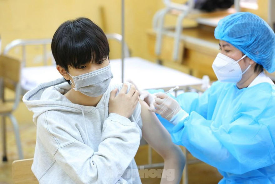 Hà Nội xin ý kiến chuyên môn của Bộ Y tế về hai lô vắc xin vừa được gia hạn