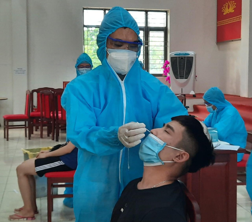 Lấy mẫu xét nghiệm tại Bắc Ninh