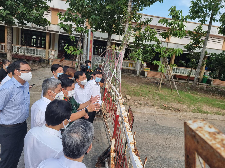 Thứ trưởng Bộ Y tế kiểm tra phòng chống dịch tại Tiền Giang