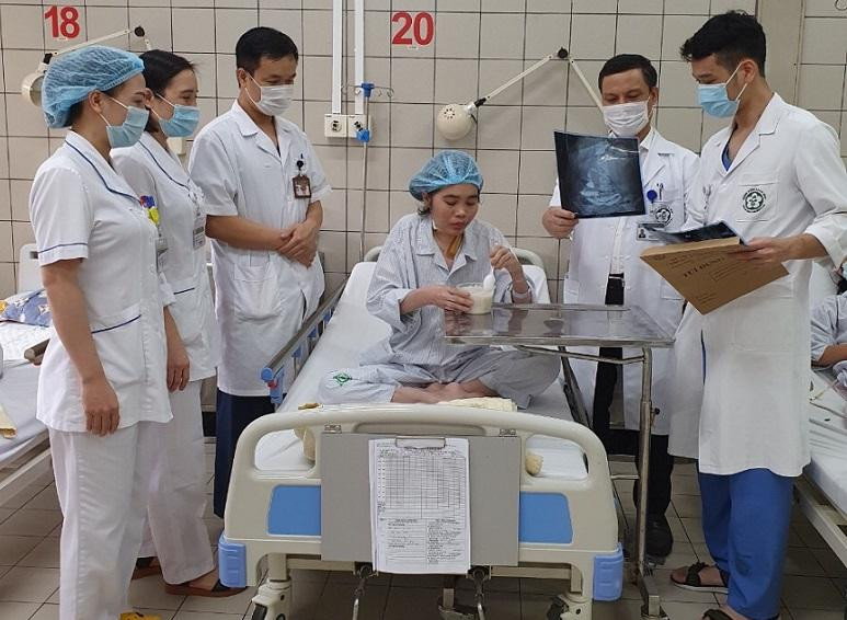 9 tiếng phẫu thuật ca bệnh hiếm gặp trên thế giới