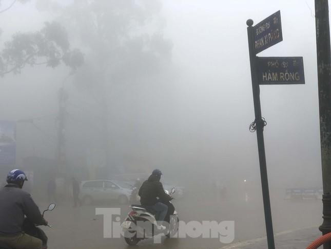 Sa Pa đón rét đậm vào sáng nay.