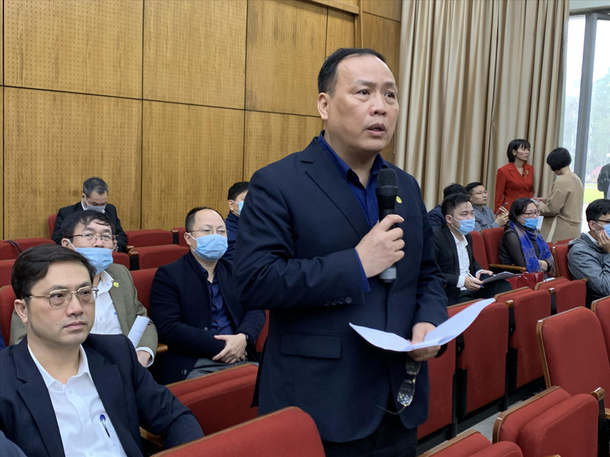 GS.TSKH Nguyễn Ðình Ðức, Trưởng ban Ðào tạo, ÐH Quốc gia Hà Nội, chia sẻ ý kiến tại hội nghị. Ảnh: Nghiêm Huê