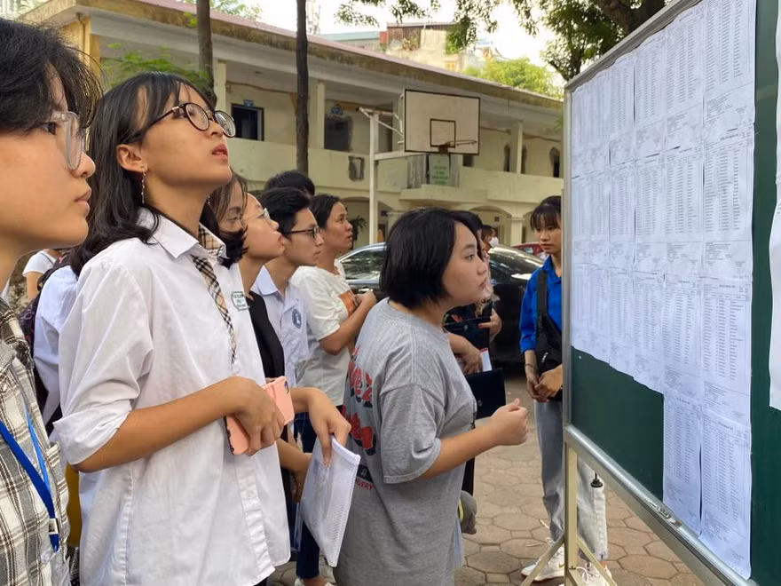 Hà Nội công bố hạ điểm chuẩn các trường THPT công lập