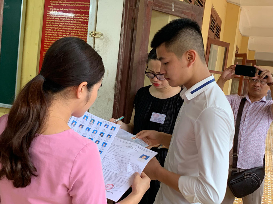 Năm nay, các bài đạt điểm cao phải được chọn để chấm kiểm tra