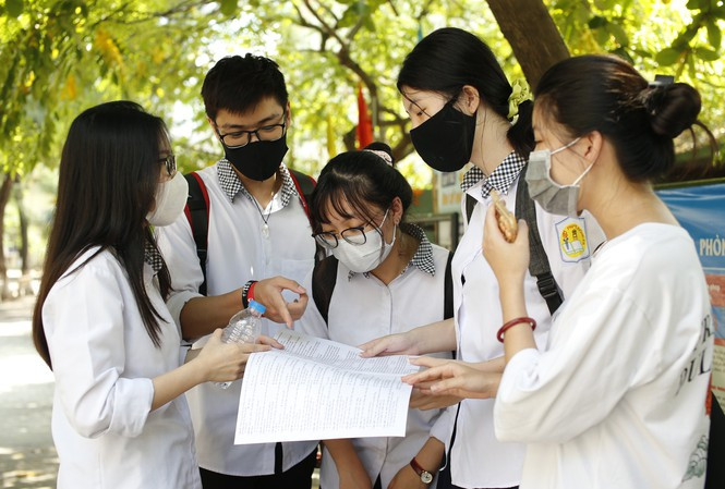 Tỉnh vùng khó khăn điểm thi chênh lệch điểm học bạ lớn hơn vùng thuận lợi.