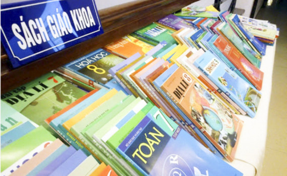 Yêu cầu thanh tra việc bán sách giáo khoa kèm tài liệu tham khảo.