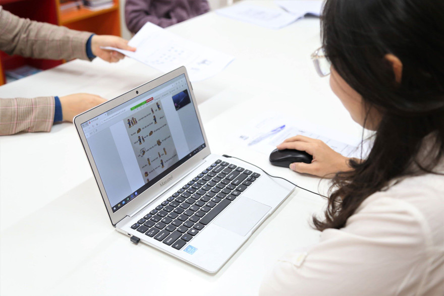 Học sinh học trực tuyến phải có thiết bị kết nối internet.