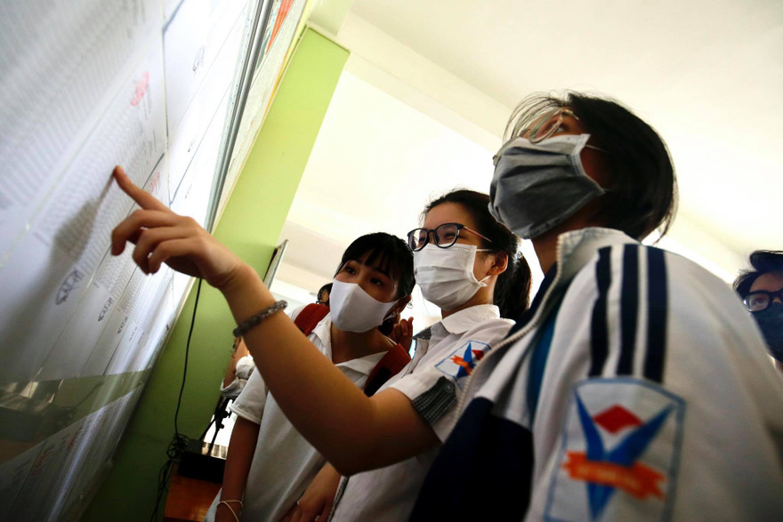 Chiều 8/8, thí sinh làm thủ tục đăng ký dự thi tốt nghiệp THPT 2020. Ảnh Như Ý