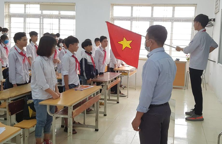 Vĩnh Phúc tổ chức chào cờ tại lớp trong thời gian học sinh đi học.
