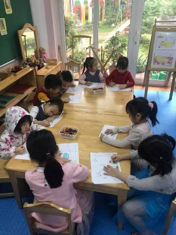 Phụ huynh cho rằng: lớp tăng 70 trẻ, giáo viên càng bị áp lực