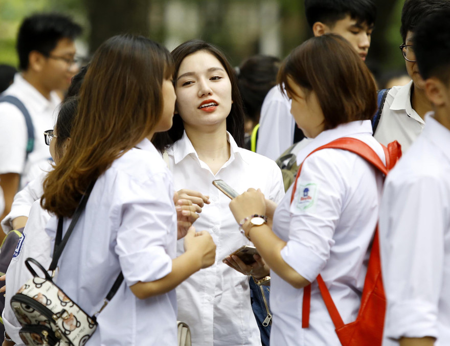 Chấm thi, coi thi tốt nghiệp THPT “vắng bóng” cán bộ trường ĐH