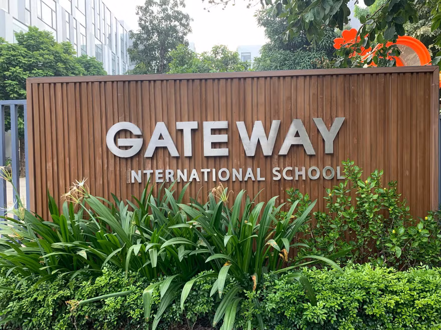 Trường Gateway quốc tế Hà Nội để biển hoàn toàn bằng tiếng Anh