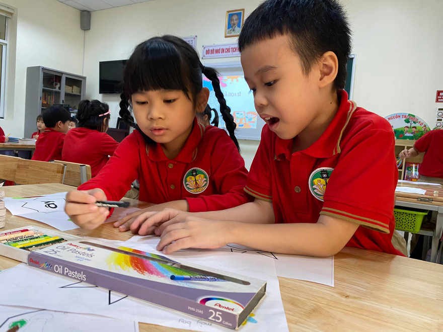 Học sinh học SGK mới, môn Tiếng Việt 1 năm học 2020-2021. 