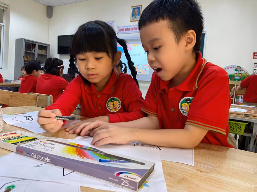 Học sinh học SGK mới, môn Tiếng Việt 1 năm học 2020-2021. 