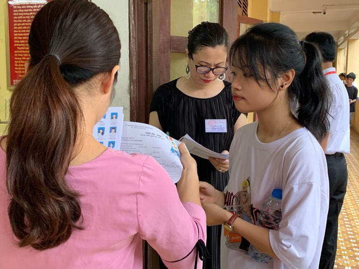 Tổ chức, thực hiện các công đoạn trong quy trình thi THPT quốc gia là công việc căng thẳng. 