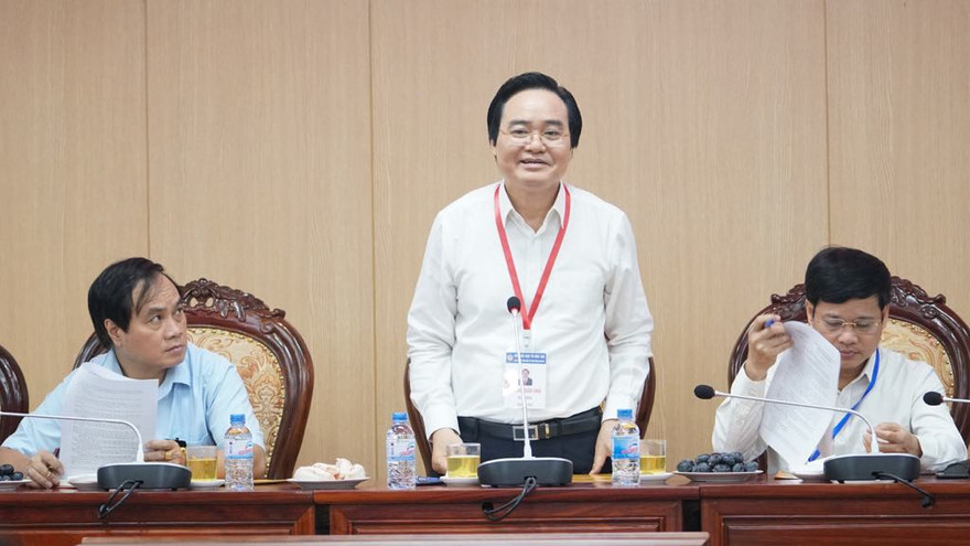 Bộ trưởng Phùng Xuân Nhạ tại buổi làm việc với UBND Huyện Hoài Đức sáng 24/6 (Mạnh Thắng)