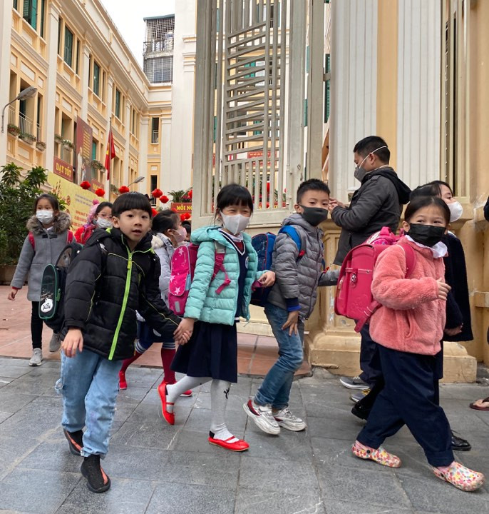 Học sinh các địa phương tiếp tục nghỉ học hết tuần này. 