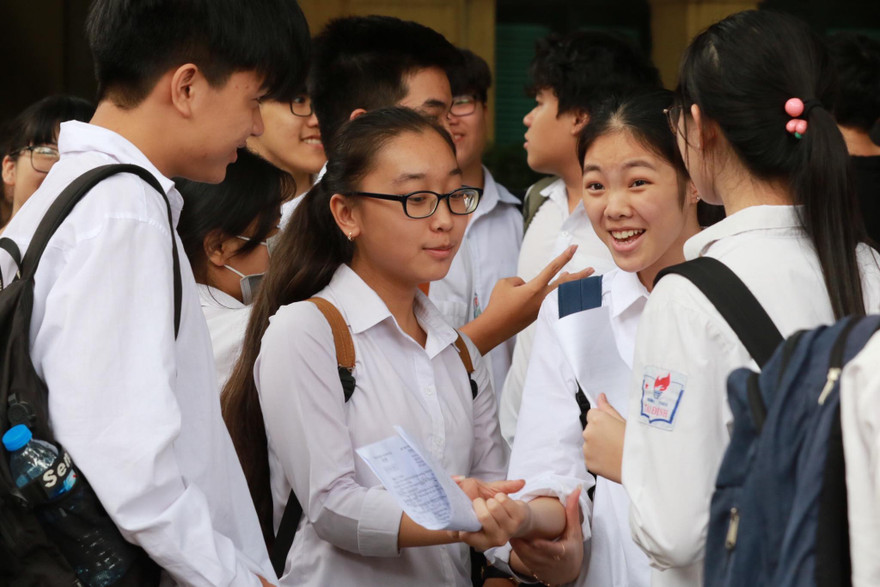 Học sinh thi tuyển sinh lớp 10 Hà Nội năm 2019-2020