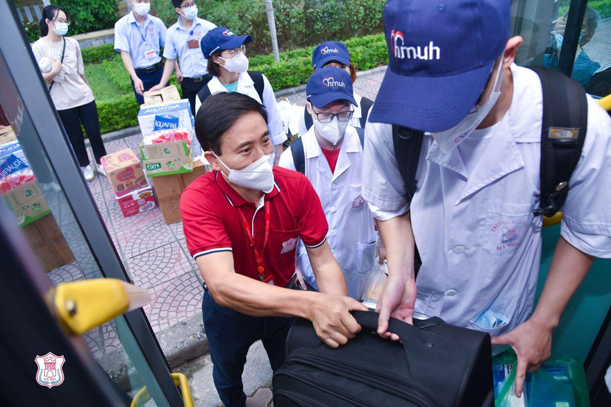 Sinh viên trường Y tiếp tục lên đường ‘chia lửa’ tuyến đầu phòng chống dịch COVID-19 